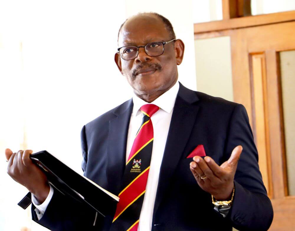 Prof. Barnabas Nawangwe addressing staff at CoCIS